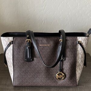 Michael Kors Voyager Tote